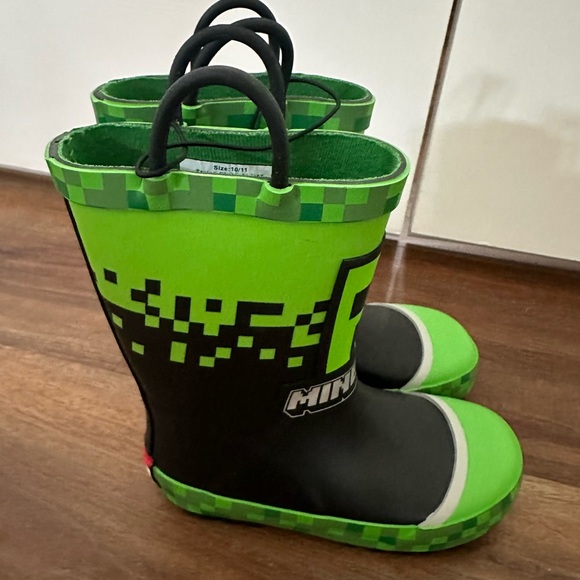 NEW Kid’s Minecraft Rain Boots Kids Size 10/11 NWT - Picture 5 of 10